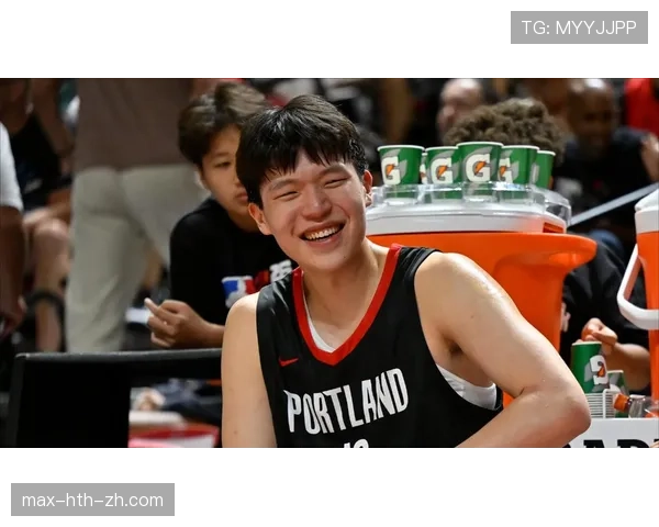 杨瀚森家里冰箱贴满训练计划，连喝口水都要掐表